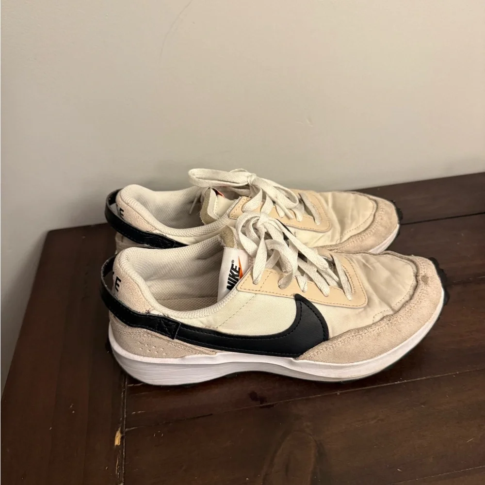 Nike Waffle Debut Sneakers – Women’s 8